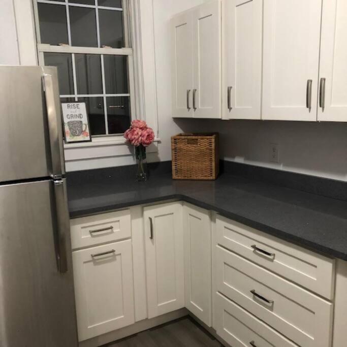 Private In Townhouse W Shared Baths Qn Bed 1-3ppl Apartamento