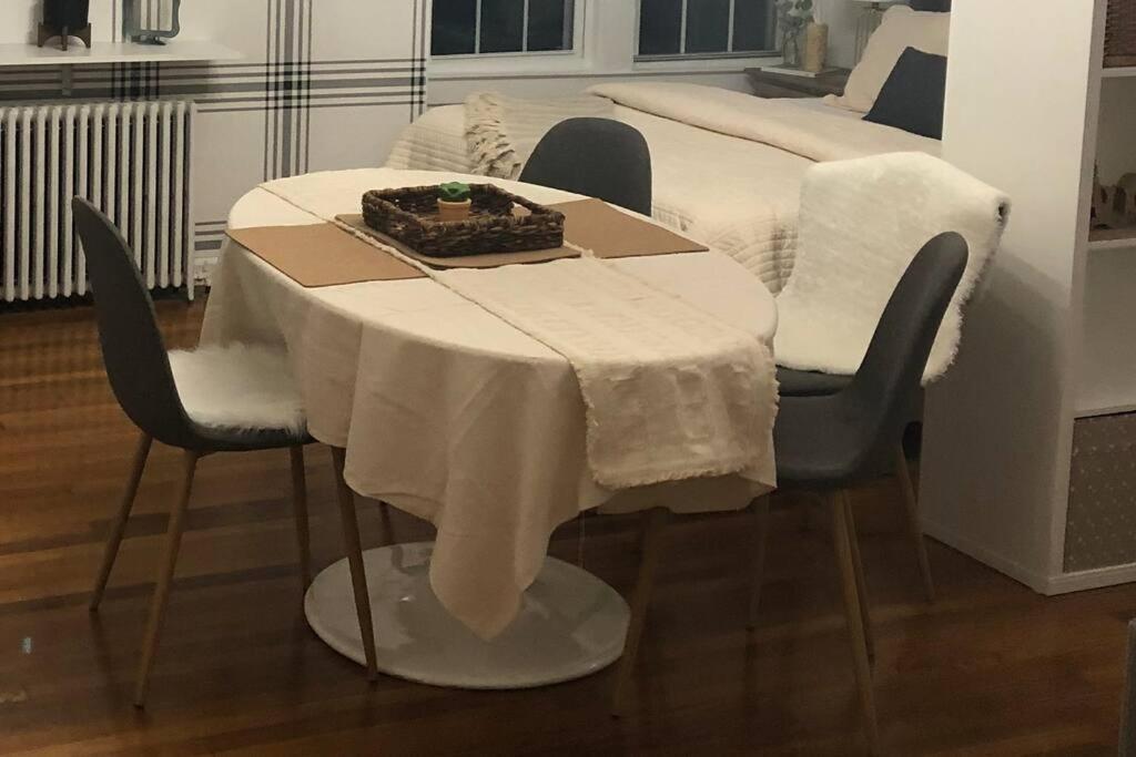 Private In Townhouse W Shared Baths Qn Bed 1-3ppl Apartamento *